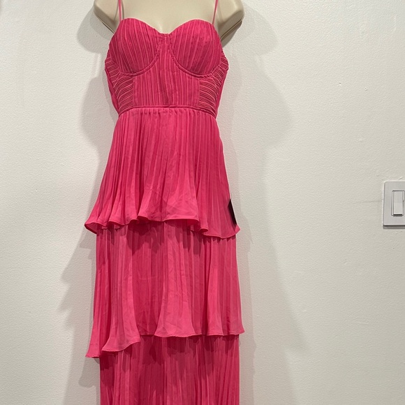 Lulus Dresses & Skirts - NWT! Lulu's Strapless Pink Tiered Dress